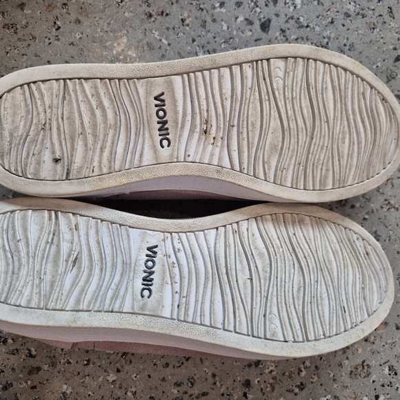 Vionic Lavender Suede Sneakers Size 7.5 - Picture 6 of 6